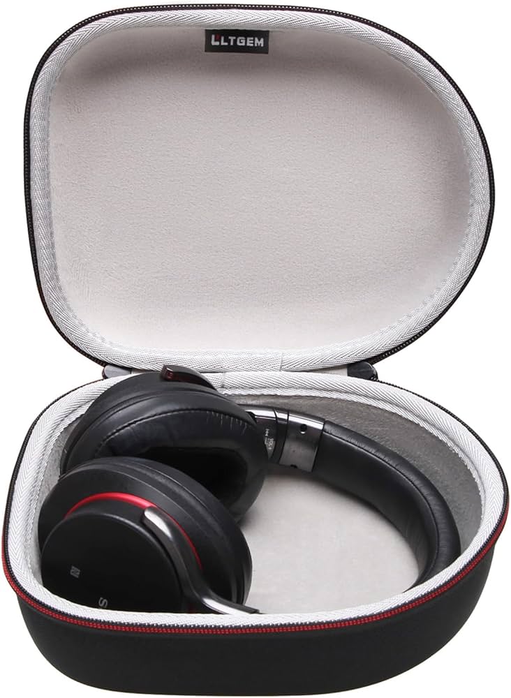 Universal Headphones Case in Black